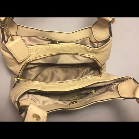 Medium size Taupe Coach Purse - Picture 4 of 7